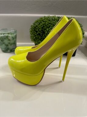 Women’s Neon Yellow Patent Platform Pumps